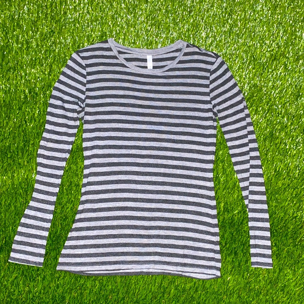 Soft and comfy light long T-shirt. White & grey stripes. Frenchy style.